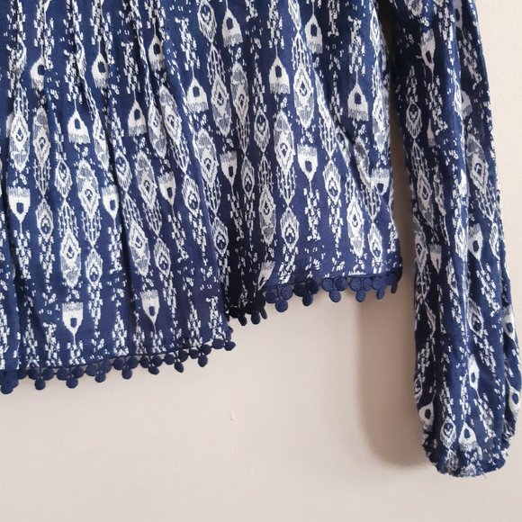 Aeropostale semi sheer flowy embroidered hem blouse top womens small - Picture 2 of 4